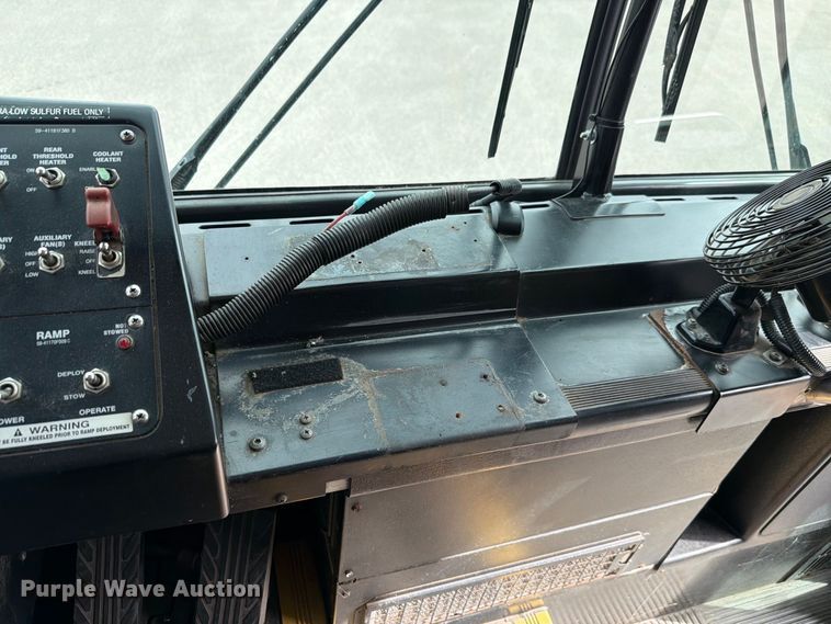 image for item FH6411 2011 Gillig G27B102N4 transit bus