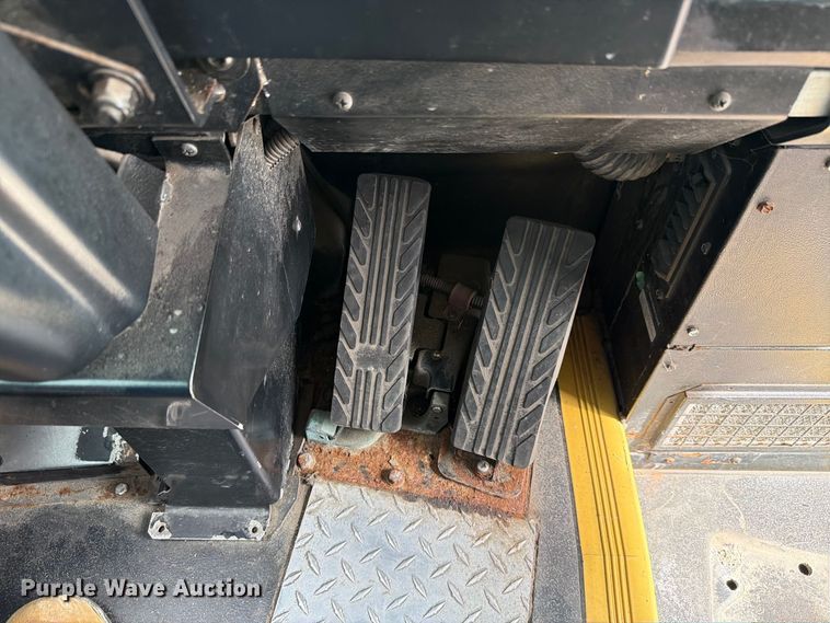 image for item FH6411 2011 Gillig G27B102N4 transit bus