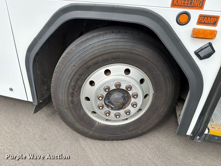 image for item FH6411 2011 Gillig G27B102N4 transit bus