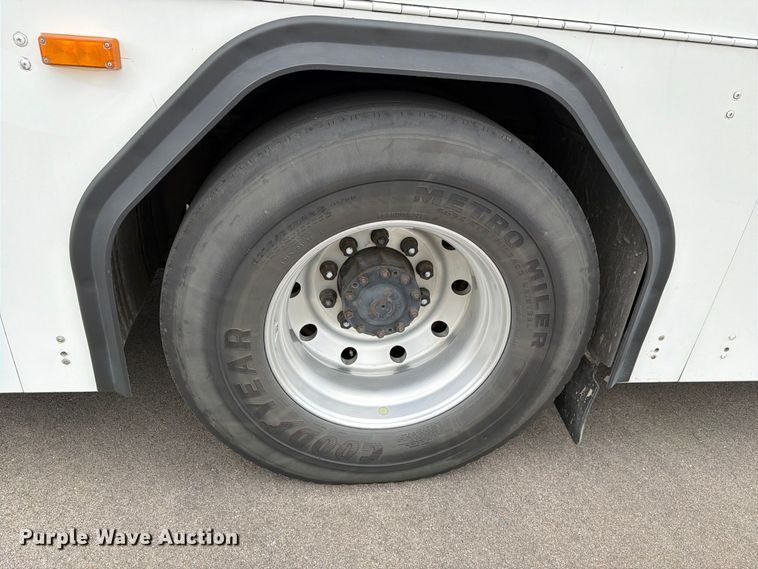 image for item FH6411 2011 Gillig G27B102N4 transit bus