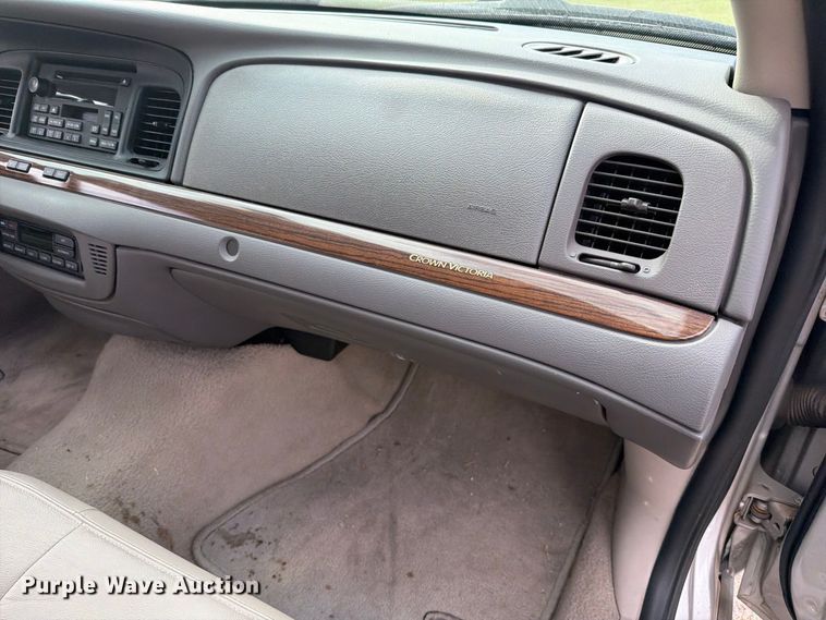 image for item FH6414 2006 Ford  Crown Victoria Police Interceptor 