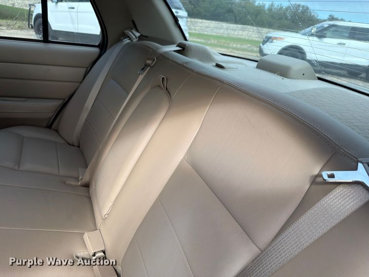 image for item FH6414 2006 Ford  Crown Victoria Police Interceptor 