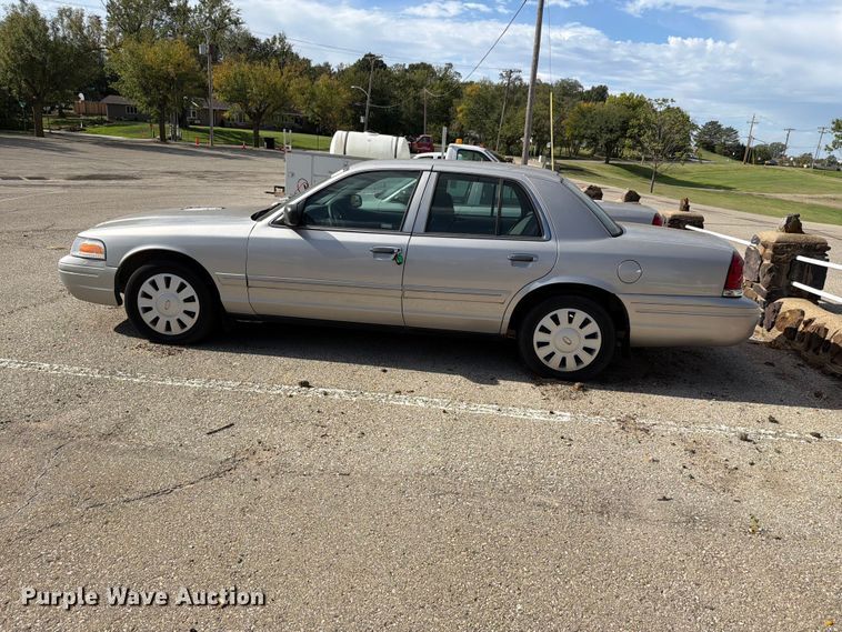image for item FH6417 2007 Ford Crown Victoria Police Interceptor 