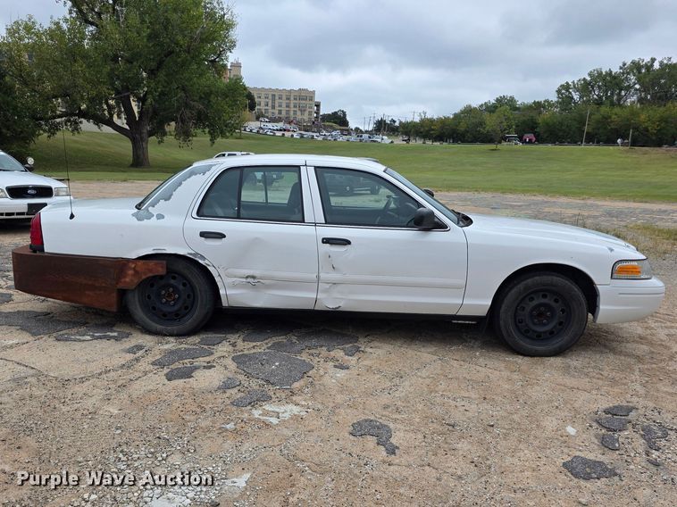 image for item FH6430 2005 Ford  Crown Victoria Police Interceptor 