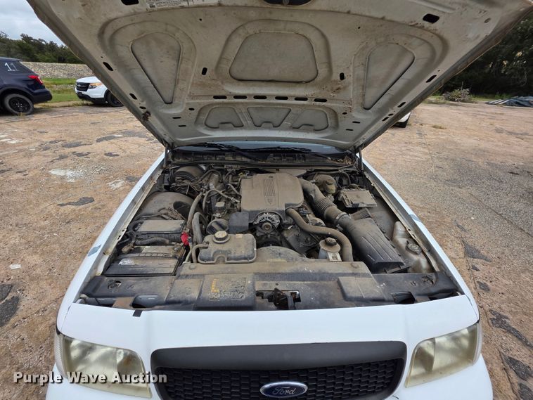 image for item FH6430 2005 Ford  Crown Victoria Police Interceptor 