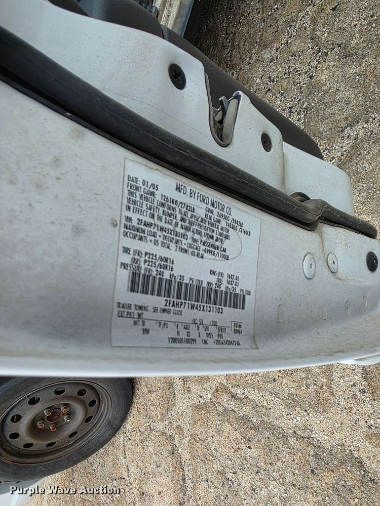 image for item FH6430 2005 Ford  Crown Victoria Police Interceptor 