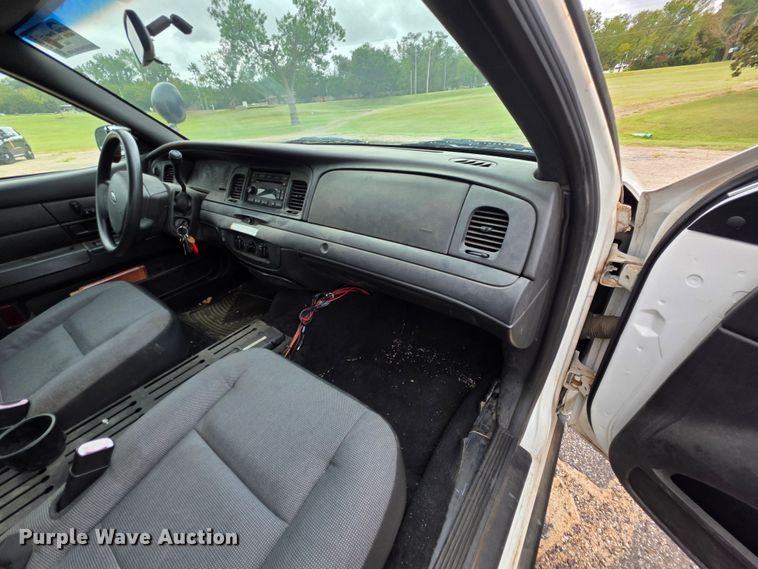 image for item FH6431 2009 Ford  Crown Victoria Police Interceptor 