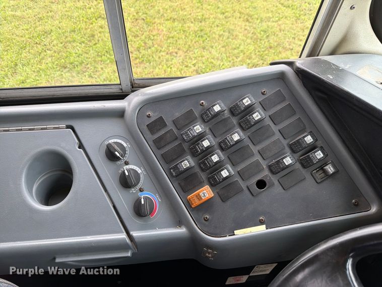 image for item FH6438 2010 IC Bus PB105 school bus