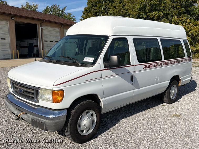 2007 Ford E350 handicap accessible van