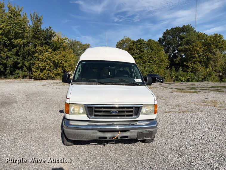 image for item FI1017 2007 Ford E350 handicap accessible van