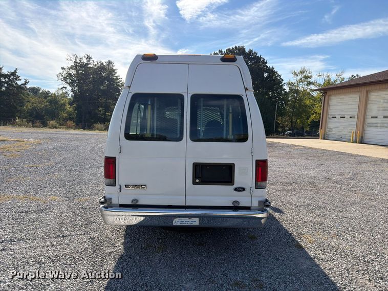 image for item FI1017 2007 Ford E350 handicap accessible van