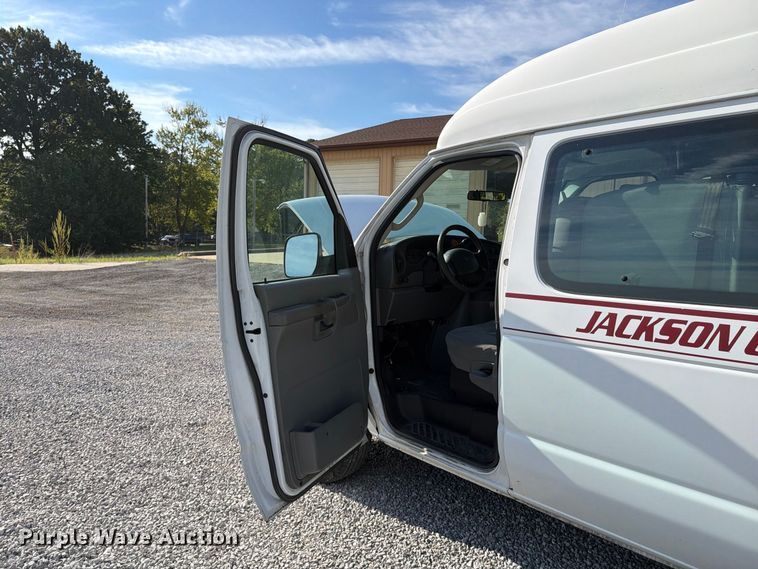 image for item FI1017 2007 Ford E350 handicap accessible van