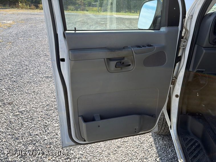 image for item FI1017 2007 Ford E350 handicap accessible van