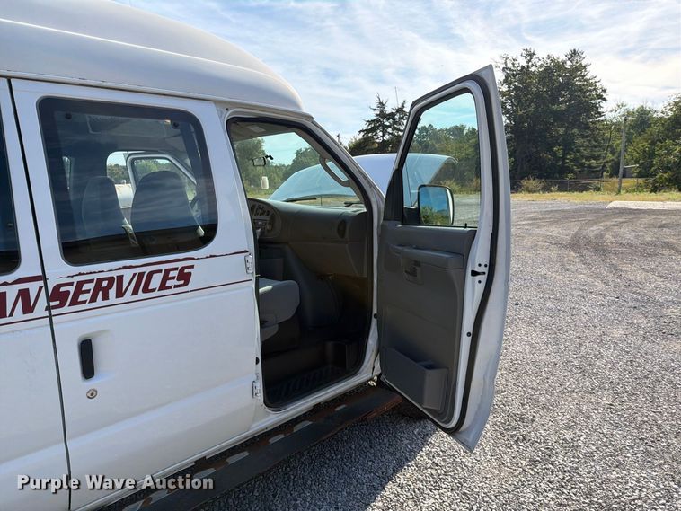 image for item FI1017 2007 Ford E350 handicap accessible van