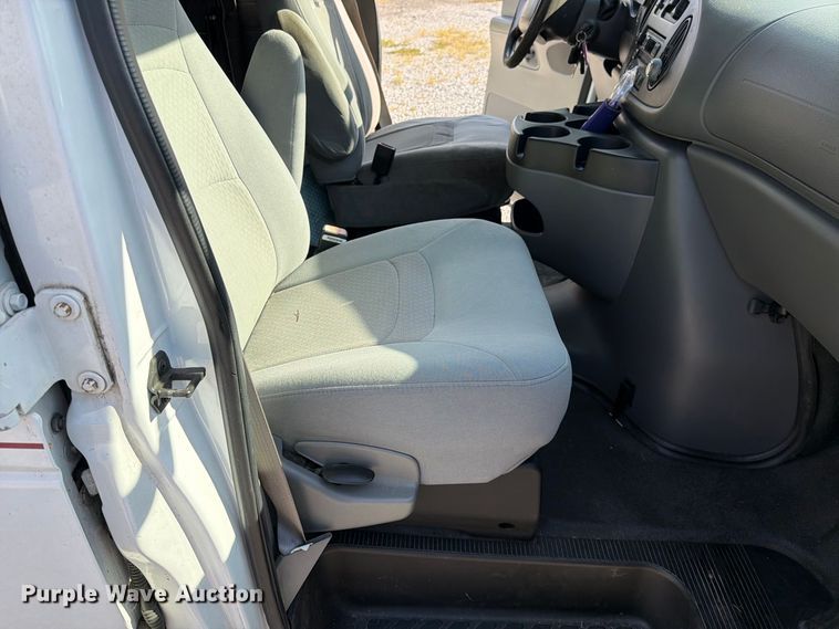 image for item FI1017 2007 Ford E350 handicap accessible van