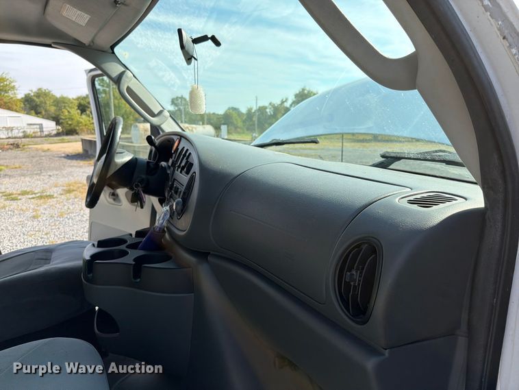 image for item FI1017 2007 Ford E350 handicap accessible van