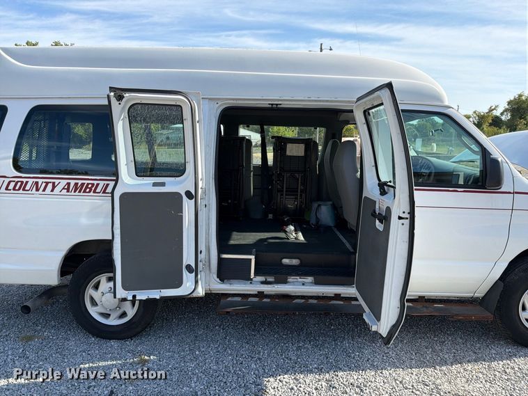 image for item FI1017 2007 Ford E350 handicap accessible van