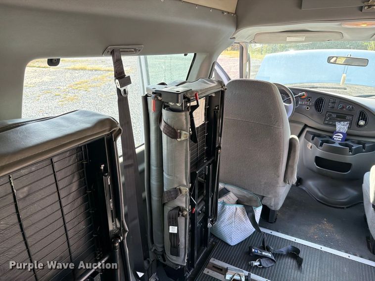 image for item FI1017 2007 Ford E350 handicap accessible van