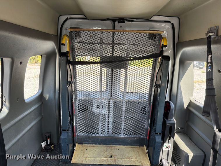 image for item FI1017 2007 Ford E350 handicap accessible van