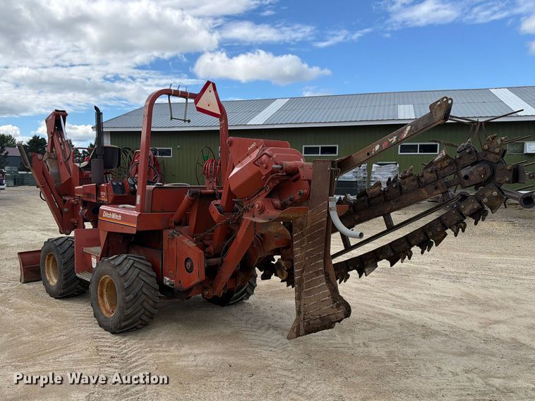 image for item FJ0532 1989 Ditch Witch 5010DD vibratory cable plow
