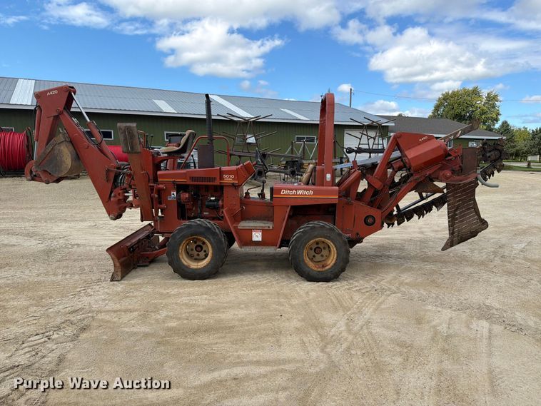 image for item FJ0532 1989 Ditch Witch 5010DD vibratory cable plow