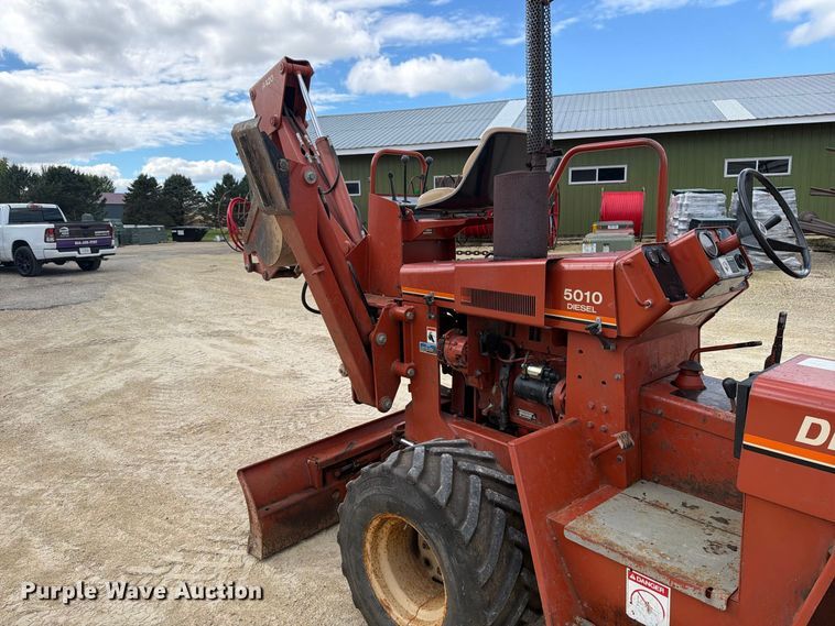 image for item FJ0532 1989 Ditch Witch 5010DD vibratory cable plow