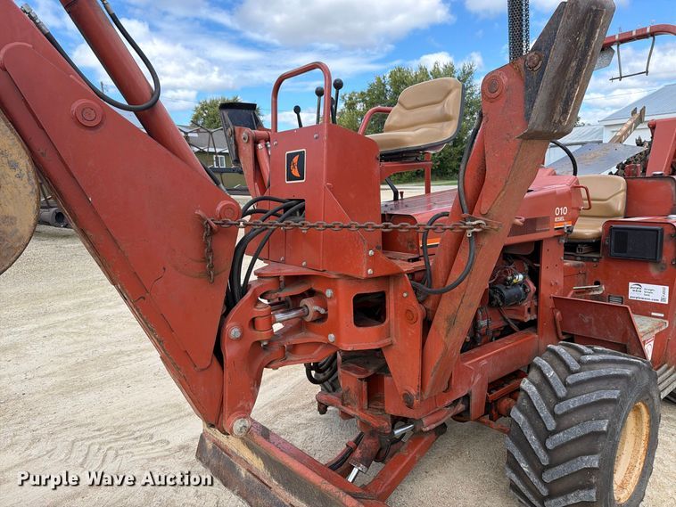 image for item FJ0532 1989 Ditch Witch 5010DD vibratory cable plow