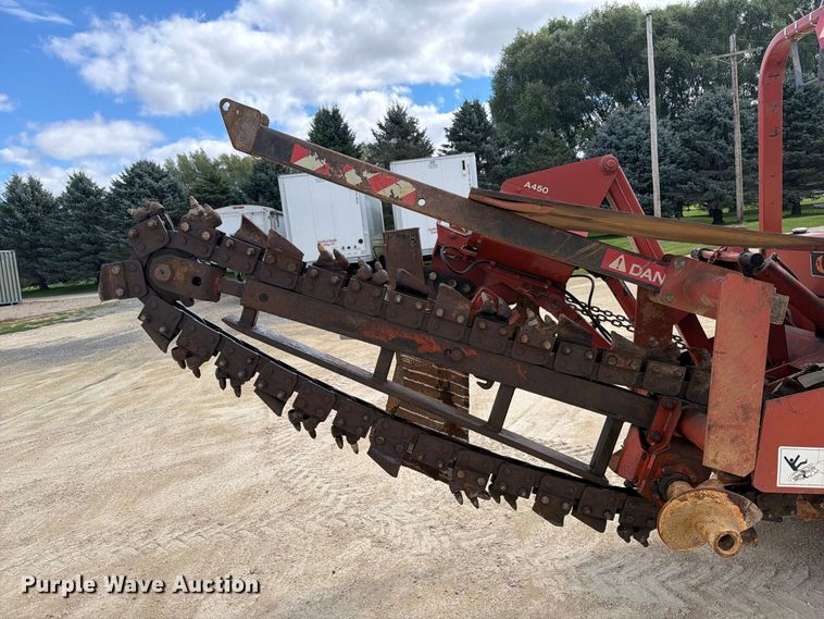image for item FJ0532 1989 Ditch Witch 5010DD vibratory cable plow