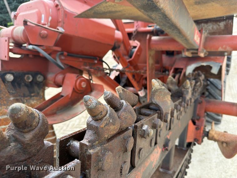 image for item FJ0532 1989 Ditch Witch 5010DD vibratory cable plow