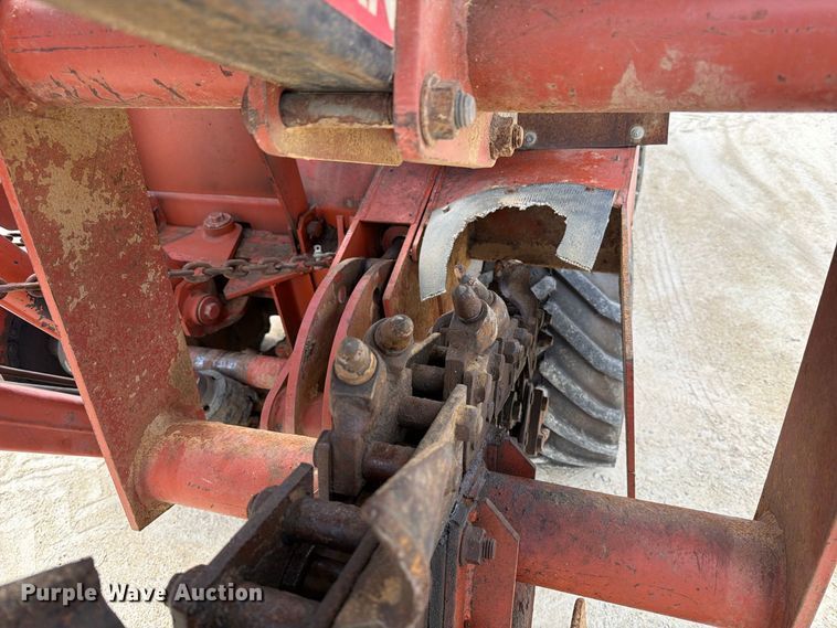 image for item FJ0532 1989 Ditch Witch 5010DD vibratory cable plow