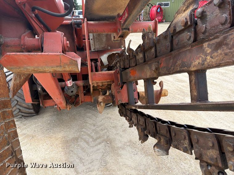 image for item FJ0532 1989 Ditch Witch 5010DD vibratory cable plow