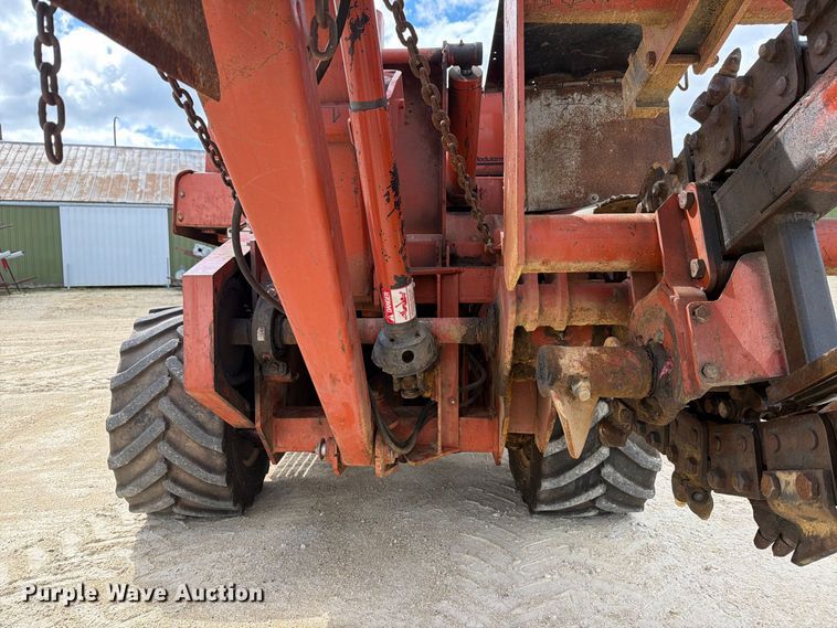 image for item FJ0532 1989 Ditch Witch 5010DD vibratory cable plow