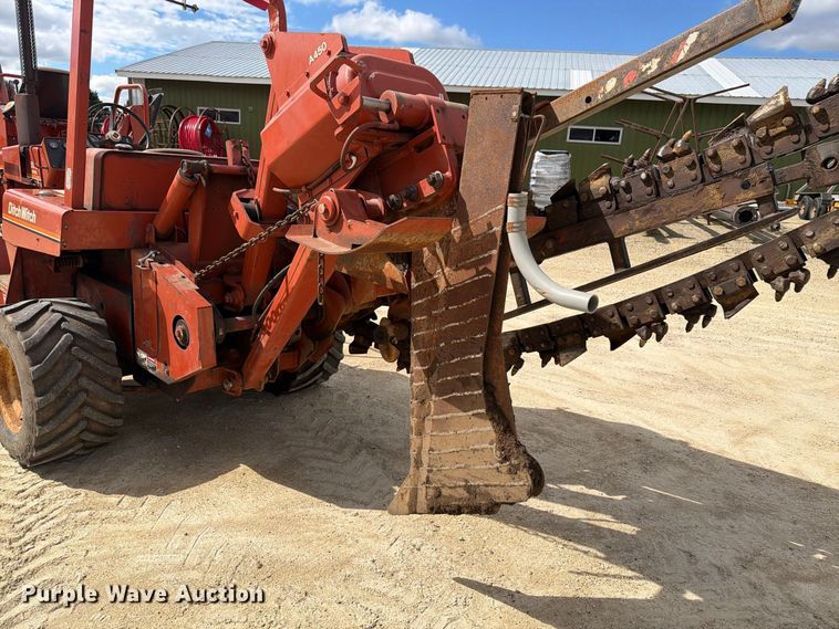 image for item FJ0532 1989 Ditch Witch 5010DD vibratory cable plow