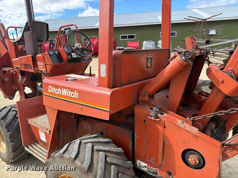 image for item FJ0532 1989 Ditch Witch 5010DD vibratory cable plow