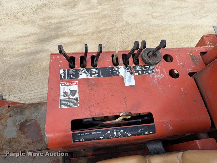 image for item FJ0532 1989 Ditch Witch 5010DD vibratory cable plow