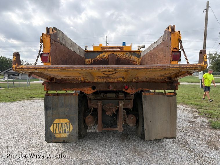 image for item FK3809 2000 GMC C7 dump truck