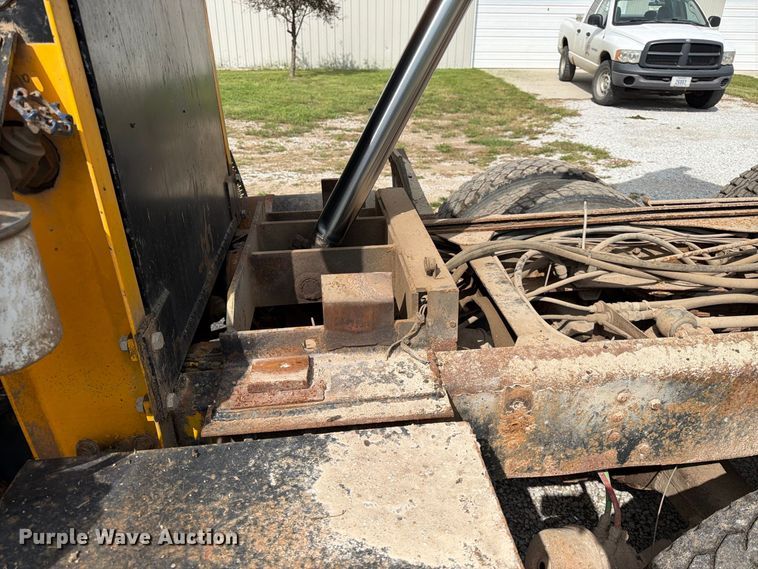 image for item FK3809 2000 GMC C7 dump truck