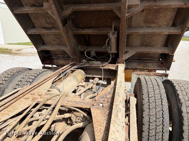 image for item FK3809 2000 GMC C7 dump truck