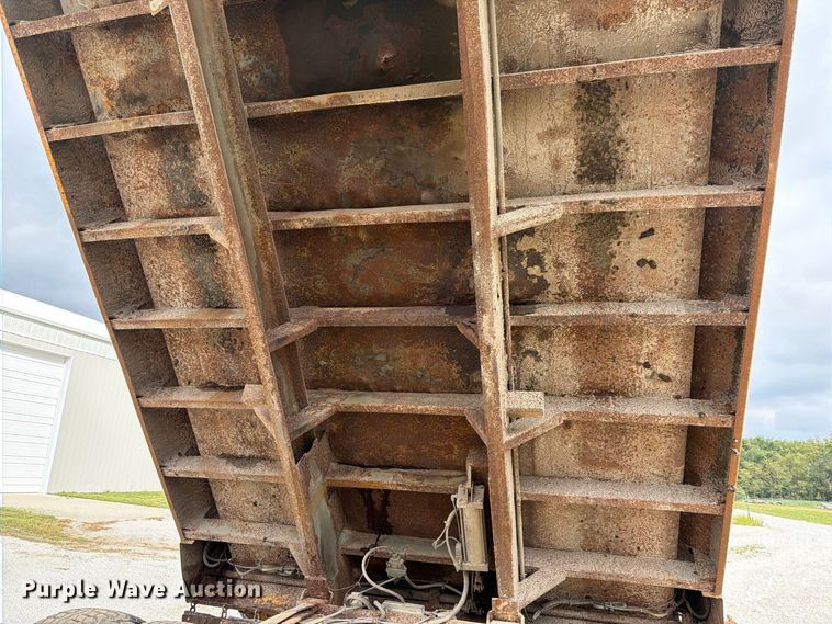 image for item FK3809 2000 GMC C7 dump truck