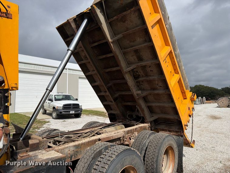 image for item FK3809 2000 GMC C7 dump truck