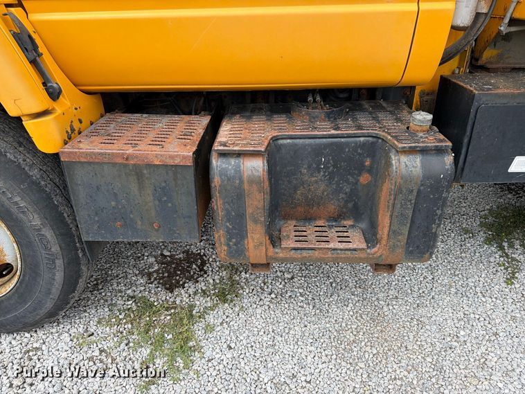 image for item FK3809 2000 GMC C7 dump truck