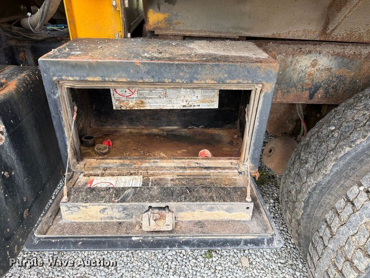 image for item FK3809 2000 GMC C7 dump truck