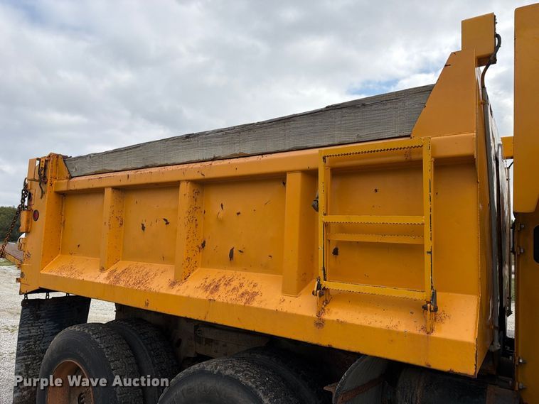 image for item FK3809 2000 GMC C7 dump truck