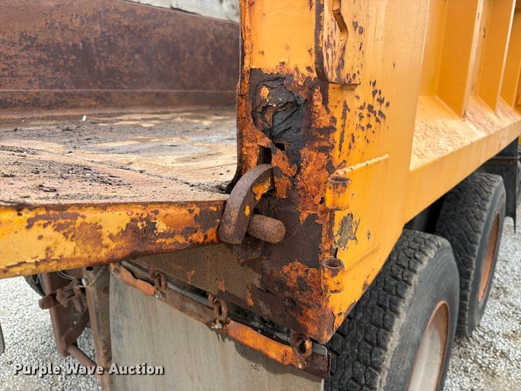 image for item FK3809 2000 GMC C7 dump truck
