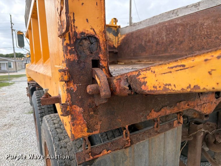 image for item FK3809 2000 GMC C7 dump truck