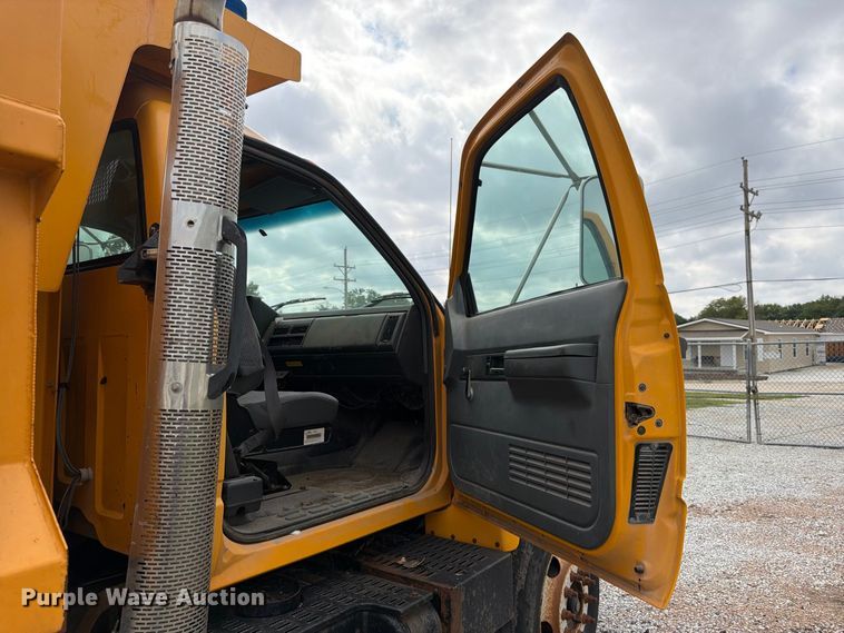 image for item FK3809 2000 GMC C7 dump truck