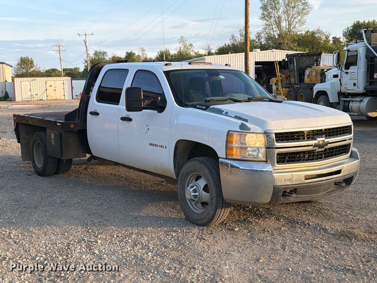 image for item FK5180 2009 Chevrolet Silverado 3500HD Crew Cab flatbed pickup truck