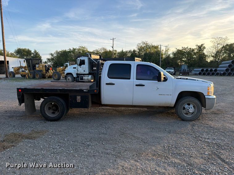 image for item FK5180 2009 Chevrolet Silverado 3500HD Crew Cab flatbed pickup truck