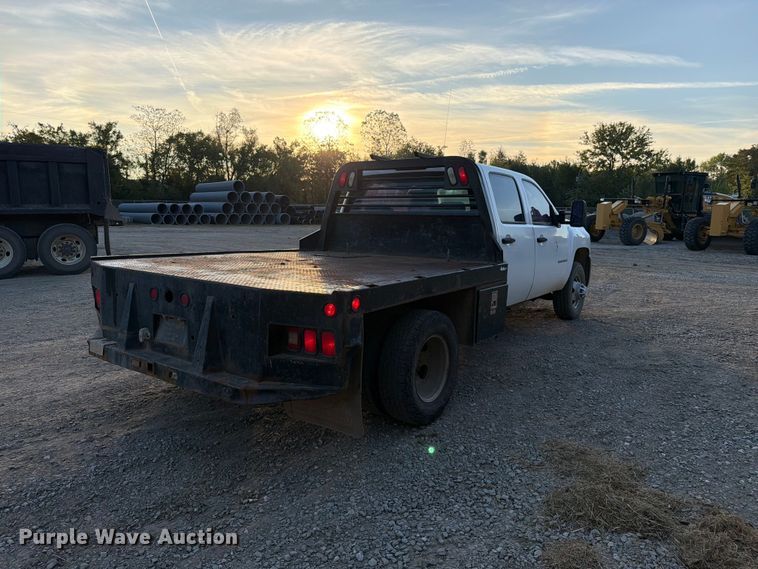 image for item FK5180 2009 Chevrolet Silverado 3500HD Crew Cab flatbed pickup truck