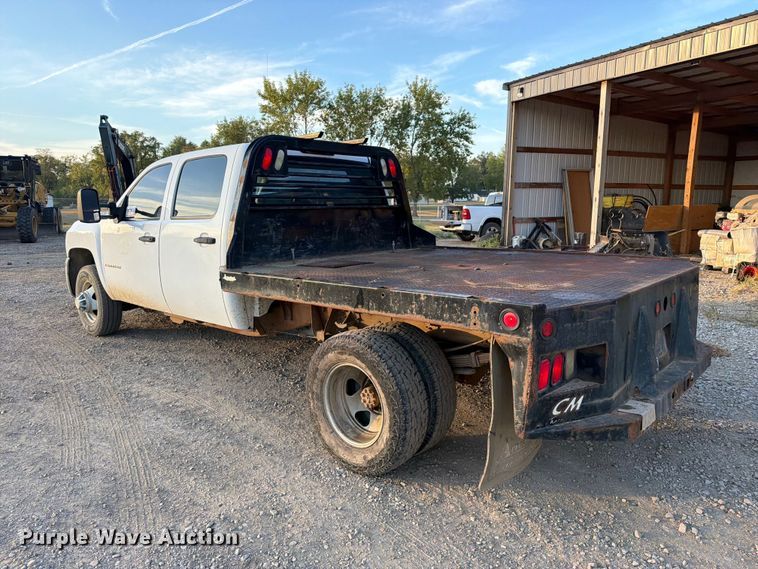 image for item FK5180 2009 Chevrolet Silverado 3500HD Crew Cab flatbed pickup truck